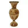Vase en émail blanc avec décor floral et personnages. Genève … - Moinat - Accessoires de décoration