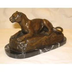 Bronze “Panthère” patiné avec socle en marbre noire, signé …
