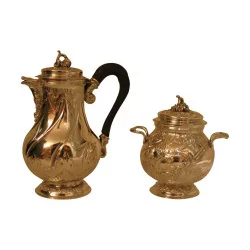 Coffee pot and its sugar bowl in chiselled 800 silver. (689gr) 19th …