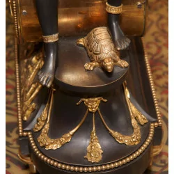 个带有黑色武士的帝国风格钟摆，采用凿刻青铜制成，