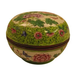 Green cloisonné box with floral decoration. China, Canton, late …