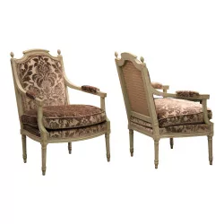 Pair of “à la Reine” armchairs in gray lacquered sculpted walnut …