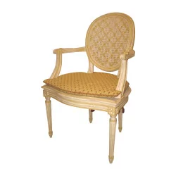 Paire de fauteuils Louis XVI médaillon, peint, avec galettes.