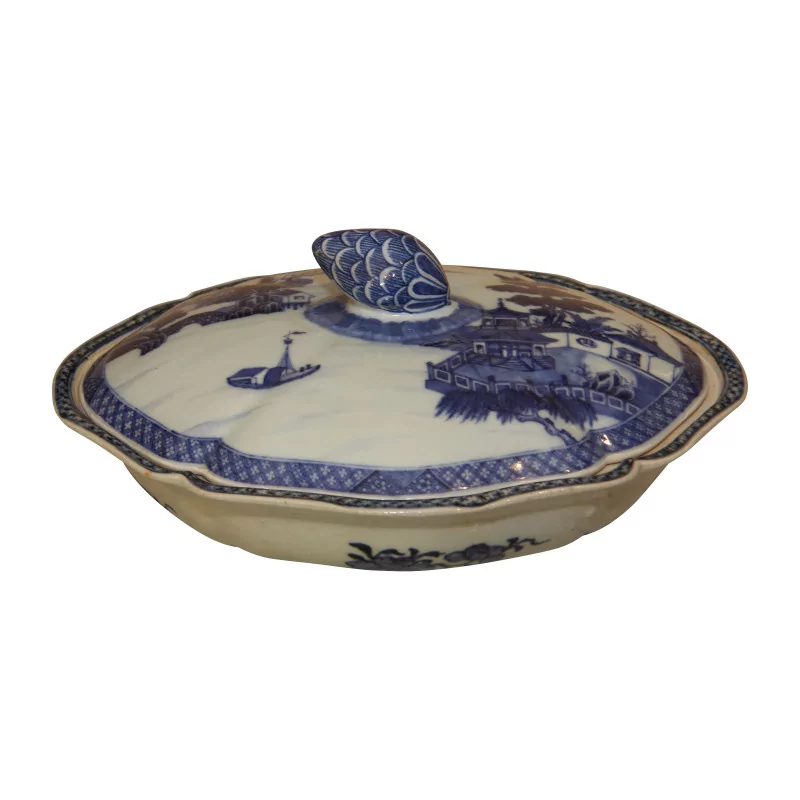 Blue and white porcelain vegetable dish with … - Moinat - Chinaware, Porcelain