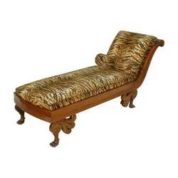 Une chaise - longue Recamier Empire en bois d’acajou, recouvert d’un tissu velours tigre