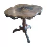 Brienz-Tisch aus geschnitztem Holz mit eingelegter Platte. Schweizerisch, … - Moinat - Brienz