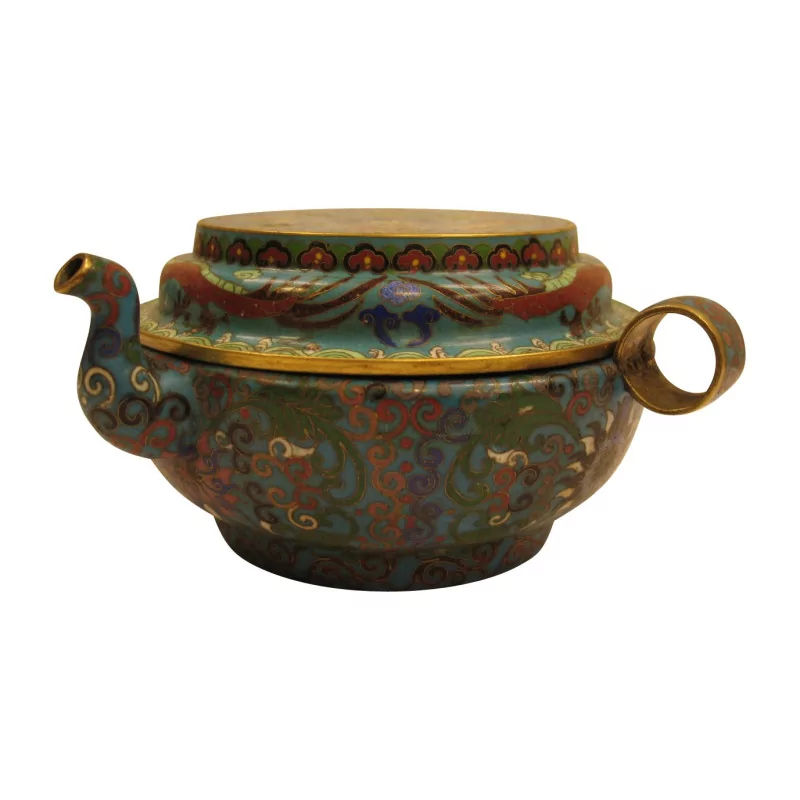 Чайник с разноцветной перегородчатой эмали на голубом фоне. Китай, 19 … - Moinat - Декоративные предметы