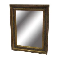 带镀金木框的镜子，镜子像……