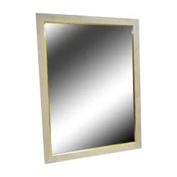Miroir rectangulaire blanc et doré.