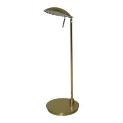 светодиодная настольная лампа из матового алюминия бронзового цвета.