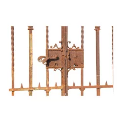 Large wrought iron gate in 2 parts. 18th century.