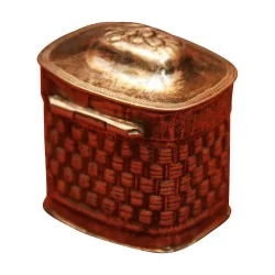 Boîte rectangulaire en argent ciselé. (27gr). Hollande, 19ème