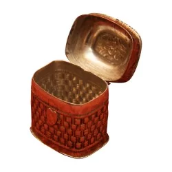 Boîte rectangulaire en argent ciselé. (27gr). Hollande, 19ème