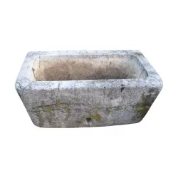 Small rectangular stone basin. Period 19th century.