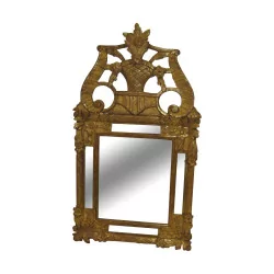 Miroir Régence en bois doré avec fronton et glace au …