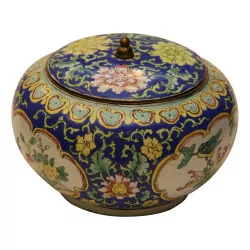 Box in enamel on copper, with lid, floral decoration. …