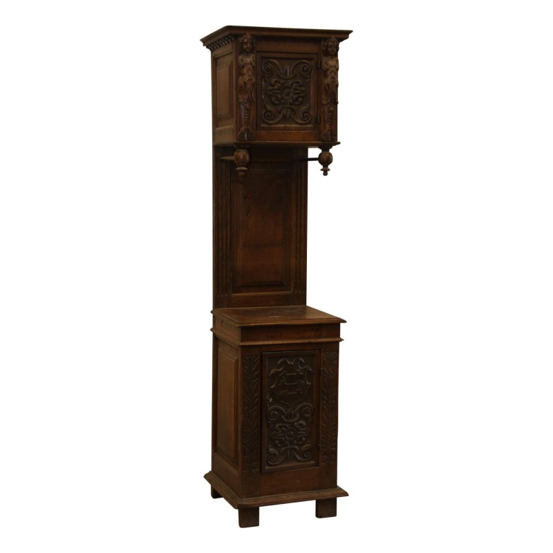 Buffet étroit et haut de style Renaissance en noyer. Epoque … - Moinat - Bahuts, Bars, Buffets, Coffres, Enfilades Buffet étroit et haut de style Renaissance en noyer. Epoque … - Moinat - Bahuts, Bars, Buffets, Coffres, Enfilades