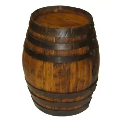 Liqueur barrel in light wood and metal. Period late 19th, …