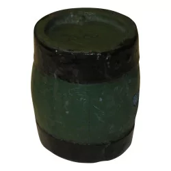 Petit tonneau à liqueur en bois peint vert foncé et noir. …