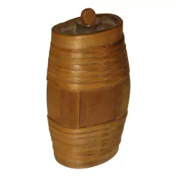 Small oval liqueur barrel in light wood and tight with …