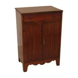 个带 2 个门和 1 个抽屉的桃花心木梳妆台。英格兰，19 …