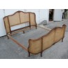 Lit de style Louis XV avec tête et pied corbeille canné main, … - Moinat - Bois de lit