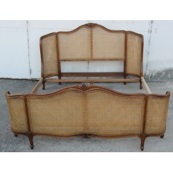 Lit de style Louis XV avec tête et pied corbeille canné main, …