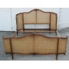 Lit de style Louis XV avec tête et pied corbeille canné main, … - Moinat - Bois de lit