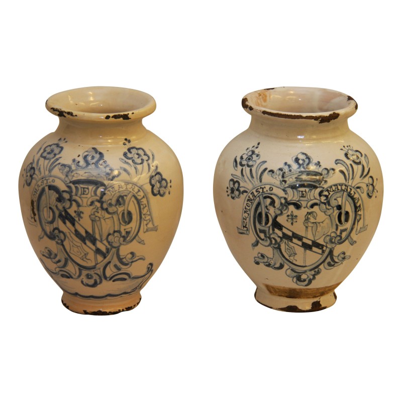 Paire de vases en faïence bleu et blanc avec - Moinat - Porcelaine Paire de vases en faïence bleu et blanc avec - Moinat - Porcelaine