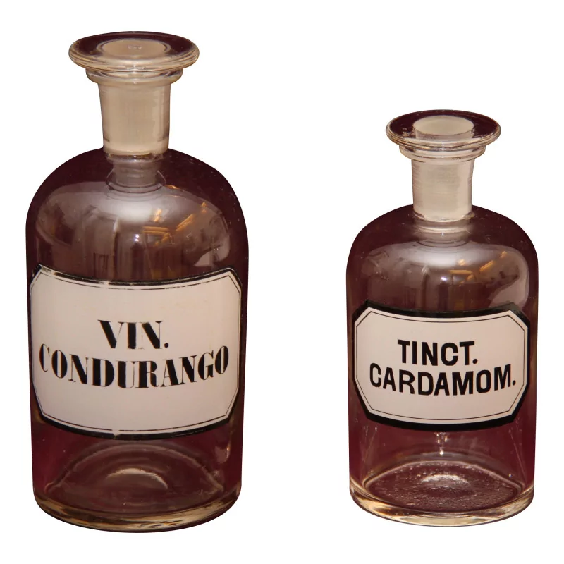 Pair of glass pharmacy bottles with caps with … - Moinat - Pharmacie