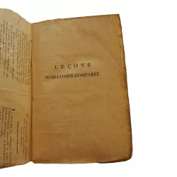 Livre de pharmacie “Leçons”, datée de 1805.