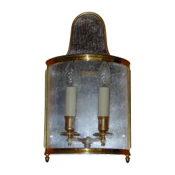 个灯笼采用镀金青铜半月形。