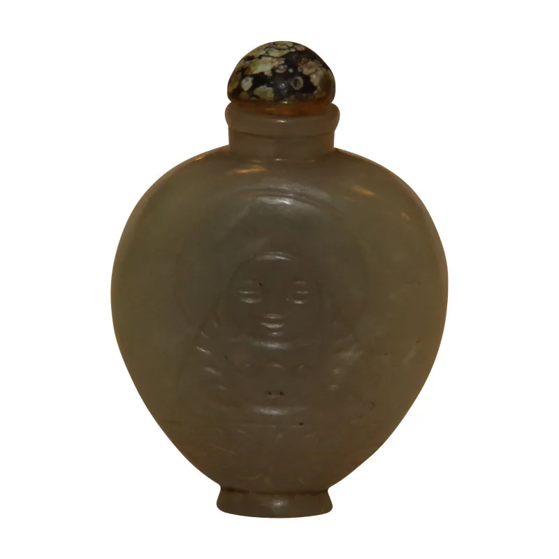 Nephrite snuff bottle with stopper, engraved decorations of … - Moinat - Decorating accessories