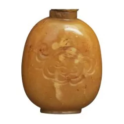 Flacon à priser en jade miel, décors gravés de chilong et …