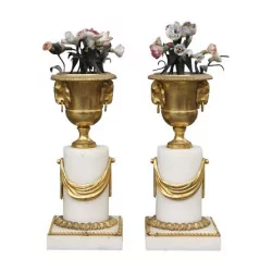 Pair of small neo-classical style vases in chased bronze …