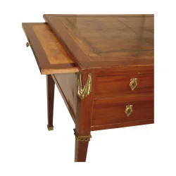 Bureau plat Louis XVI en acajou de Cuba avec dessus cuir