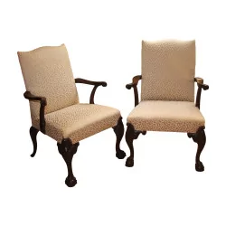 对 Chippendale 扶手椅，上面覆盖着 Filao 织物 446-31 ……