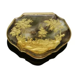 Box in agate and yellow gold “Women hunting …