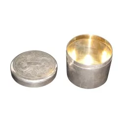 Boite cylindrique en argent (52 gr), intérieur en vermeil avec