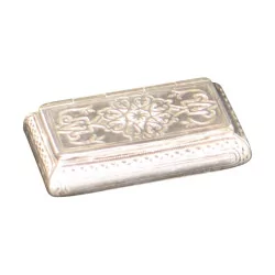 silver snuffbox (50g), decorated with oriental arabesques and …