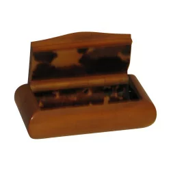个黄杨木德国盒子，龟甲纹内饰。时代 ： …