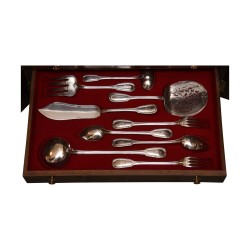 套 Master Puiforcat 银制餐具套装，包括 145 件……