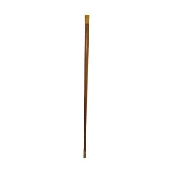 根带骨柄的紫杉手杖。时期：20世纪