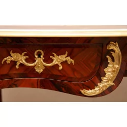 路易十五风格的红木和紫罗兰色木桌，已安装……