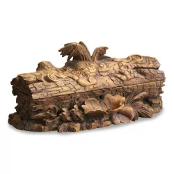 Carved wooden box from Brienz. Switzerland, early 20th century.