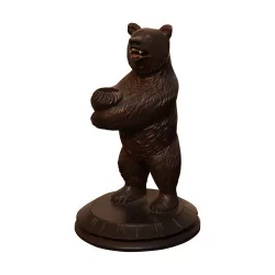 布里恩茨木雕站立熊。时期：20世纪