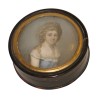 Tortoiseshell and round ivory box with character on the … - Moinat - Boxes, Urns, Vases