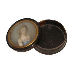 Tortoiseshell and round ivory box with character on the …