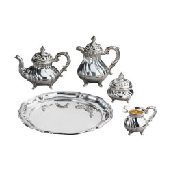 件洛可可式咖啡和茶具，925 银。富有……