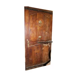 Louis XIV entrance door in walnut, with hammer and knob in …